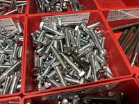 Grote partij metrische zeskantbouten - afbeelding 205 van  232