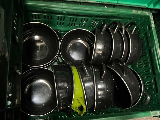 Grote partij mosselkommen en deksels - afbeelding 8 van  8