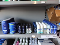 Grote partij nivea (plm 90) - afbeelding 1 van  6