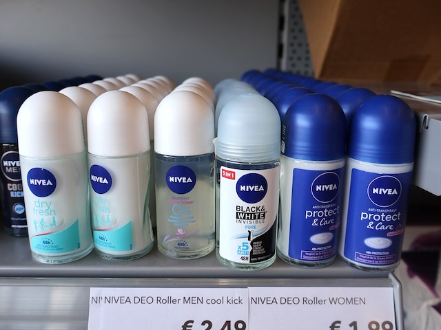 Grote partij nivea (plm 90) - afbeelding 2 van  6