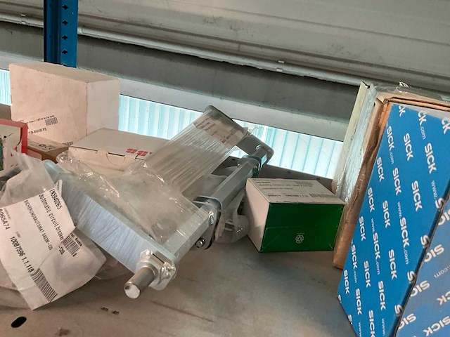 Grote partij onderdelen knapp - afbeelding 9 van  36