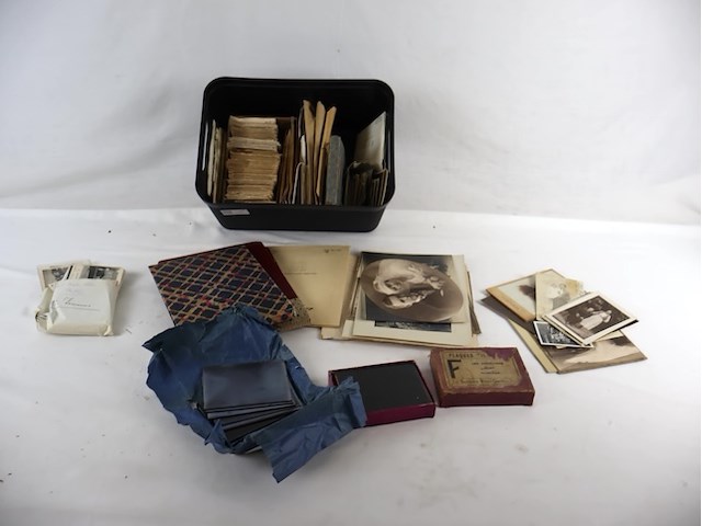 Grote partij oude foto's - afbeelding 1 van  7