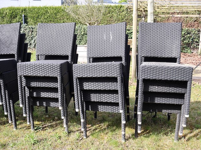 Grote partij outdoor tafels en stoelen - afbeelding 5 van  10
