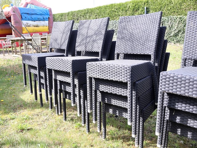 Grote partij outdoor tafels en stoelen - afbeelding 6 van  10
