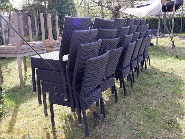 Grote partij outdoor tafels en stoelen - afbeelding 8 van  10