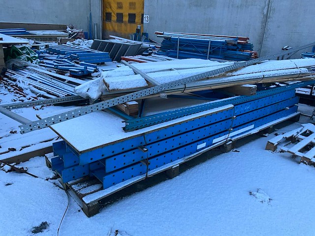 Grote partij pallet en draagarmstelling onderdelen - afbeelding 2 van  14