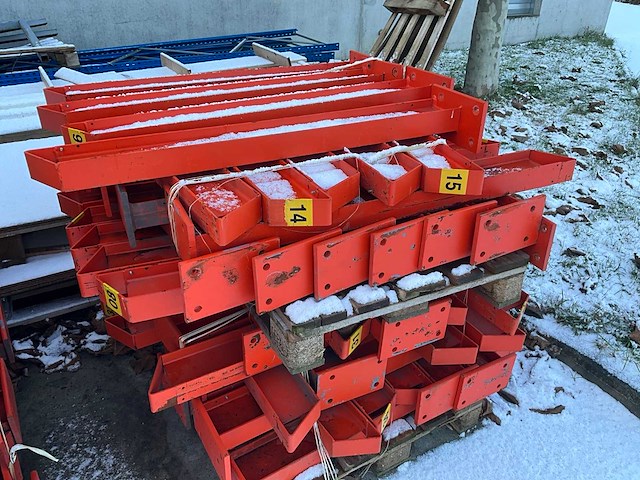 Grote partij pallet en draagarmstelling onderdelen - afbeelding 3 van  14