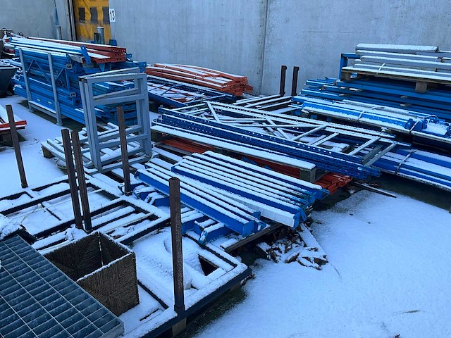 Grote partij pallet en draagarmstelling onderdelen - afbeelding 4 van  14
