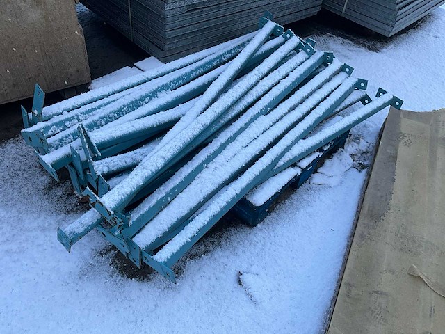 Grote partij pallet en draagarmstelling onderdelen - afbeelding 14 van  14