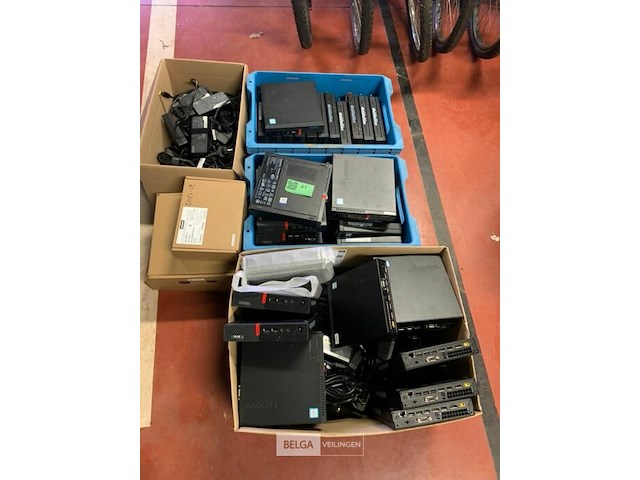 Grote partij pc's - afbeelding 1 van  6