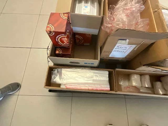 Grote partij plastic cateringbenodigdheden - afbeelding 3 van  6