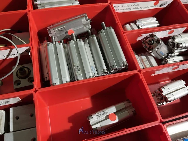 Grote partij pneumatische cilinders en toebehoren - afbeelding 3 van  204