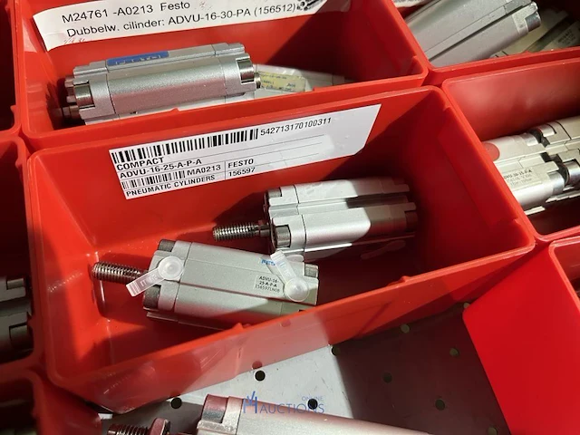 Grote partij pneumatische cilinders en toebehoren - afbeelding 8 van  204