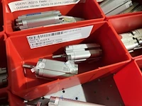 Grote partij pneumatische cilinders en toebehoren - afbeelding 8 van  204