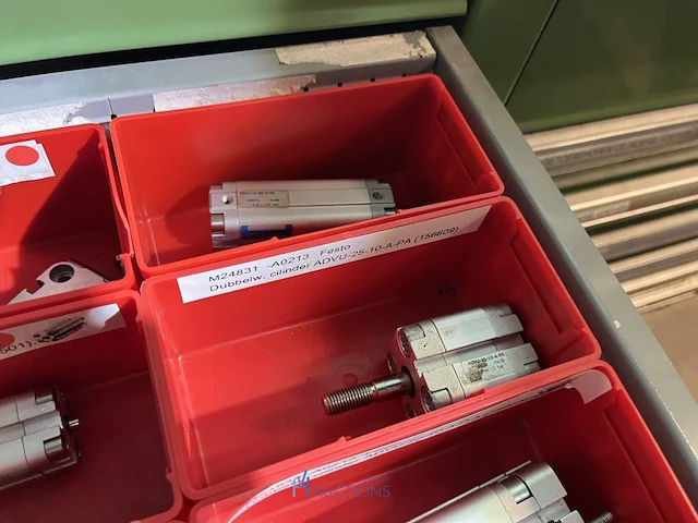 Grote partij pneumatische cilinders en toebehoren - afbeelding 14 van  204