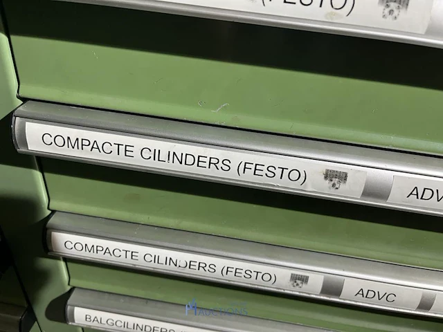 Grote partij pneumatische cilinders en toebehoren - afbeelding 15 van  204
