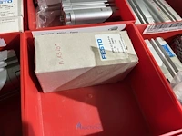 Grote partij pneumatische cilinders en toebehoren - afbeelding 25 van  204