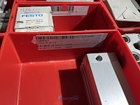 Grote partij pneumatische cilinders en toebehoren - afbeelding 34 van  204