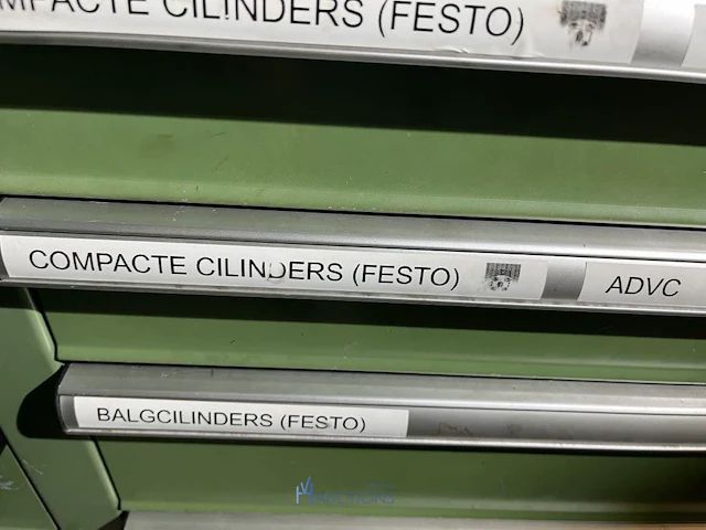 Grote partij pneumatische cilinders en toebehoren - afbeelding 36 van  204