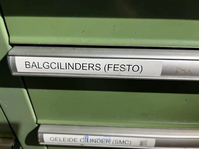 Grote partij pneumatische cilinders en toebehoren - afbeelding 55 van  204