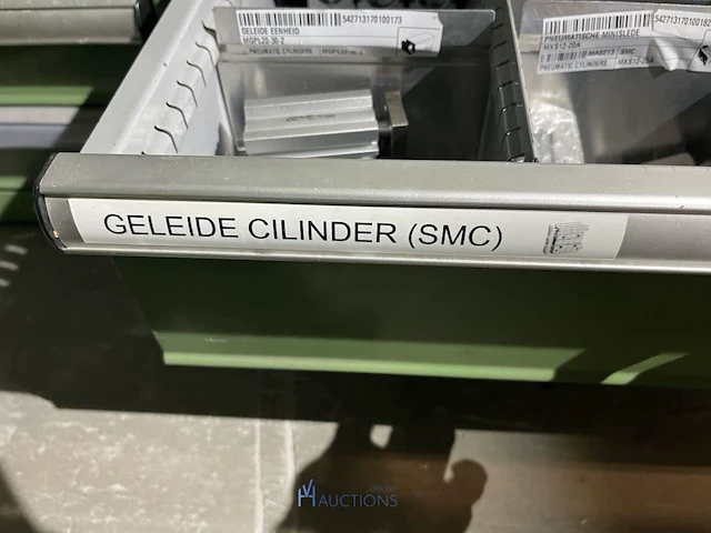 Grote partij pneumatische cilinders en toebehoren - afbeelding 70 van  204