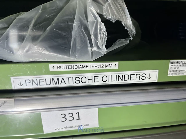 Grote partij pneumatische cilinders en toebehoren - afbeelding 79 van  204