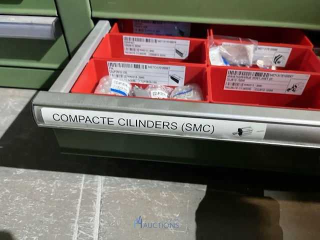 Grote partij pneumatische cilinders en toebehoren - afbeelding 91 van  204