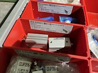 Grote partij pneumatische cilinders en toebehoren - afbeelding 95 van  204