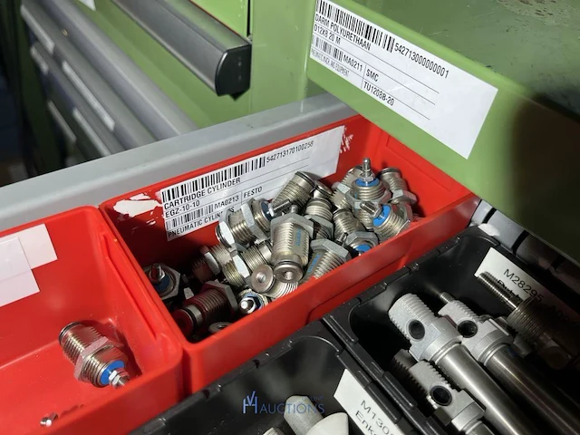 Grote partij pneumatische cilinders en toebehoren - afbeelding 101 van  204