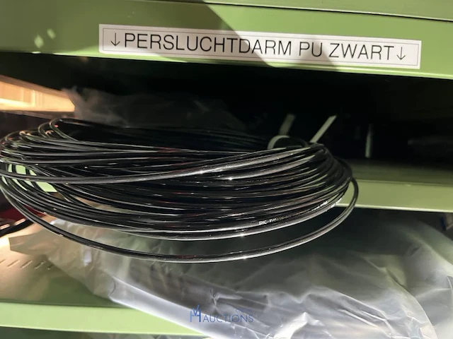 Grote partij pneumatische cilinders en toebehoren - afbeelding 114 van  204