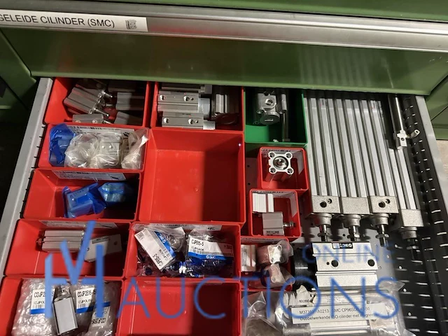 Grote partij pneumatische cilinders en toebehoren - afbeelding 112 van  204