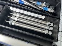 Grote partij pneumatische cilinders en toebehoren - afbeelding 129 van  204