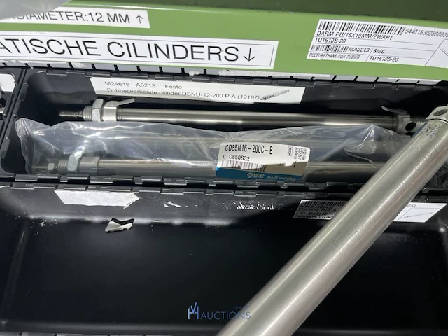 Grote partij pneumatische cilinders en toebehoren - afbeelding 132 van  204