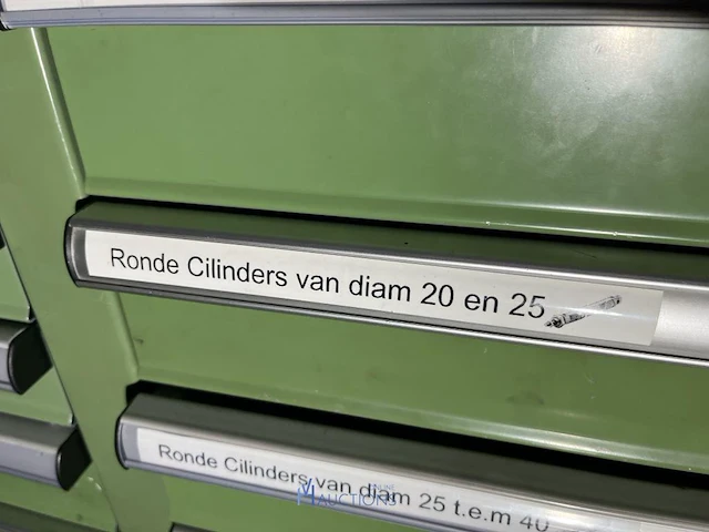 Grote partij pneumatische cilinders en toebehoren - afbeelding 133 van  204