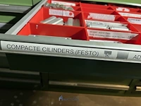 Grote partij pneumatische cilinders en toebehoren - afbeelding 193 van  204