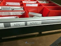Grote partij pneumatische cilinders en toebehoren - afbeelding 195 van  204
