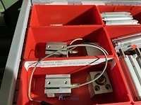 Grote partij pneumatische cilinders en toebehoren - afbeelding 197 van  204