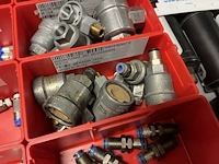 Grote partij pneumatische koppelingen, slangen en armaturen - afbeelding 19 van  191