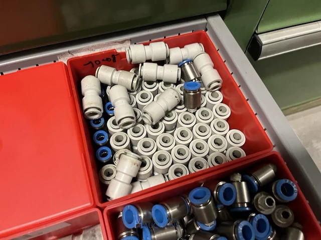 Grote partij pneumatische koppelingen, slangen en armaturen - afbeelding 63 van  191