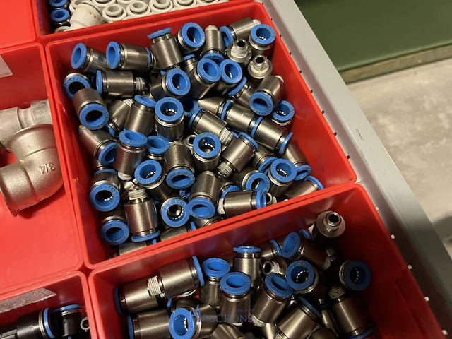 Grote partij pneumatische koppelingen, slangen en armaturen - afbeelding 64 van  191