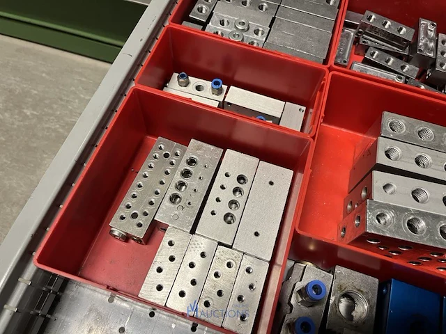 Grote partij pneumatische koppelingen, slangen en armaturen - afbeelding 76 van  191