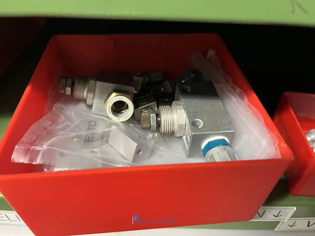 Grote partij pneumatische koppelingen, slangen en armaturen - afbeelding 93 van  191