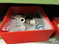 Grote partij pneumatische koppelingen, slangen en armaturen - afbeelding 93 van  191