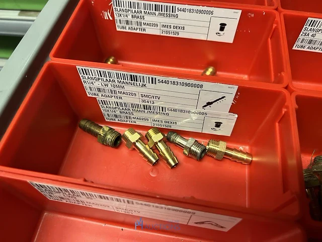 Grote partij pneumatische koppelingen, slangen en armaturen - afbeelding 107 van  191