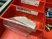 Grote partij pneumatische koppelingen, slangen en armaturen - afbeelding 108 van  191