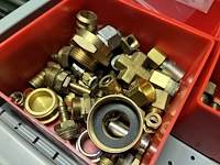 Grote partij pneumatische koppelingen, slangen en armaturen - afbeelding 109 van  191