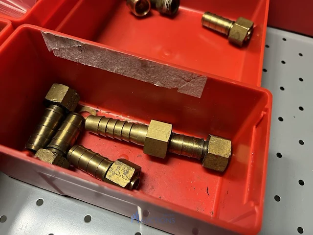 Grote partij pneumatische koppelingen, slangen en armaturen - afbeelding 110 van  191
