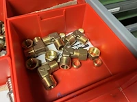Grote partij pneumatische koppelingen, slangen en armaturen - afbeelding 113 van  191