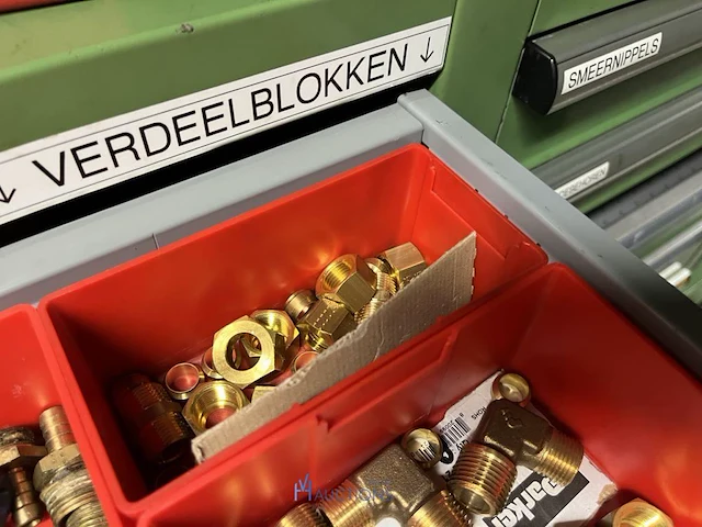 Grote partij pneumatische koppelingen, slangen en armaturen - afbeelding 117 van  191
