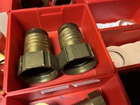 Grote partij pneumatische koppelingen, slangen en armaturen - afbeelding 124 van  191